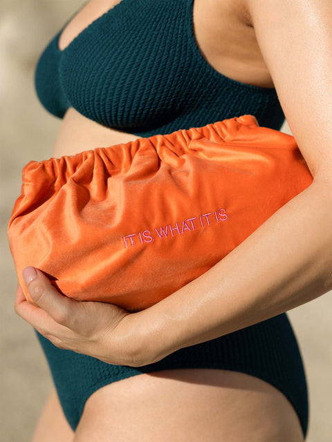 Sorbet Island - Clutch - Samt  LOVE IS A SUPERPOWER