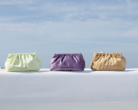Sorbet Island - Clutch - Samt  LOVE IS A SUPERPOWER