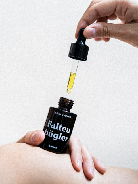 Mari & Anne - Faltenbügler